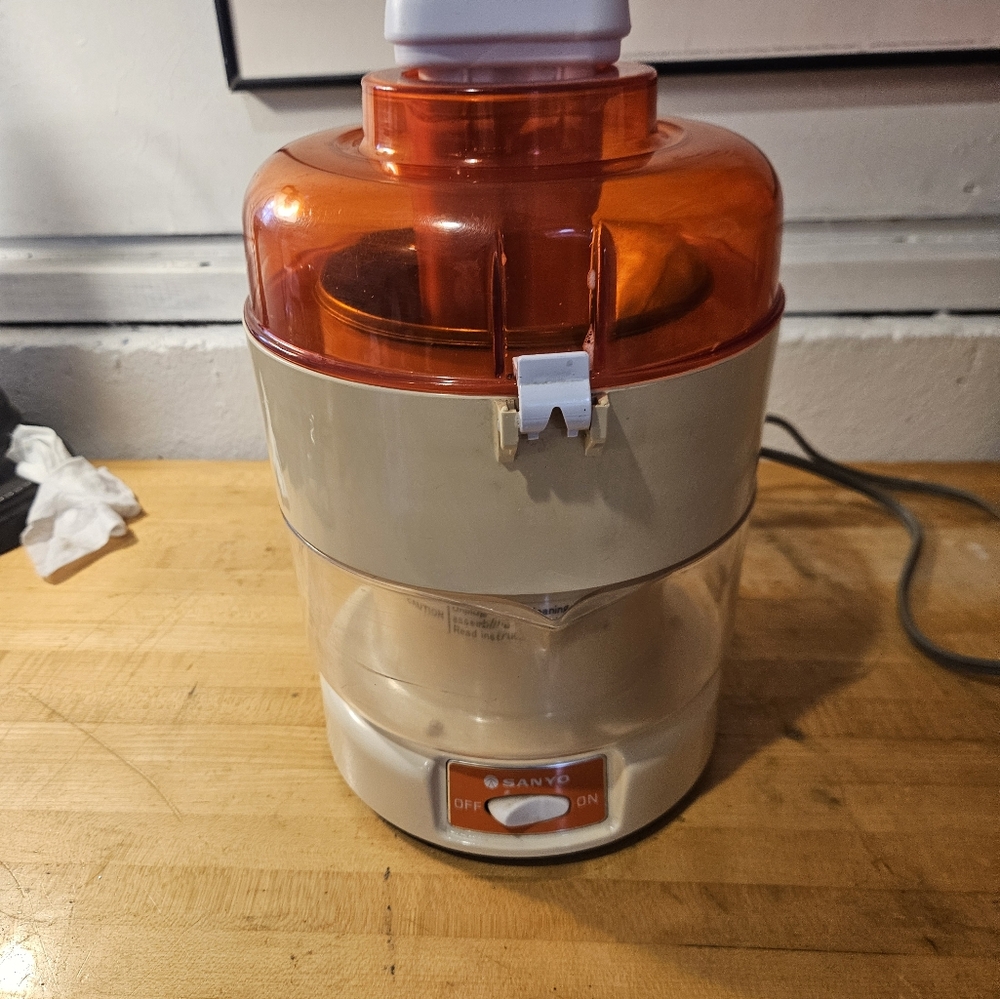 Sanyo Juicer Juice Extractor Model 2600A - Tested&Works